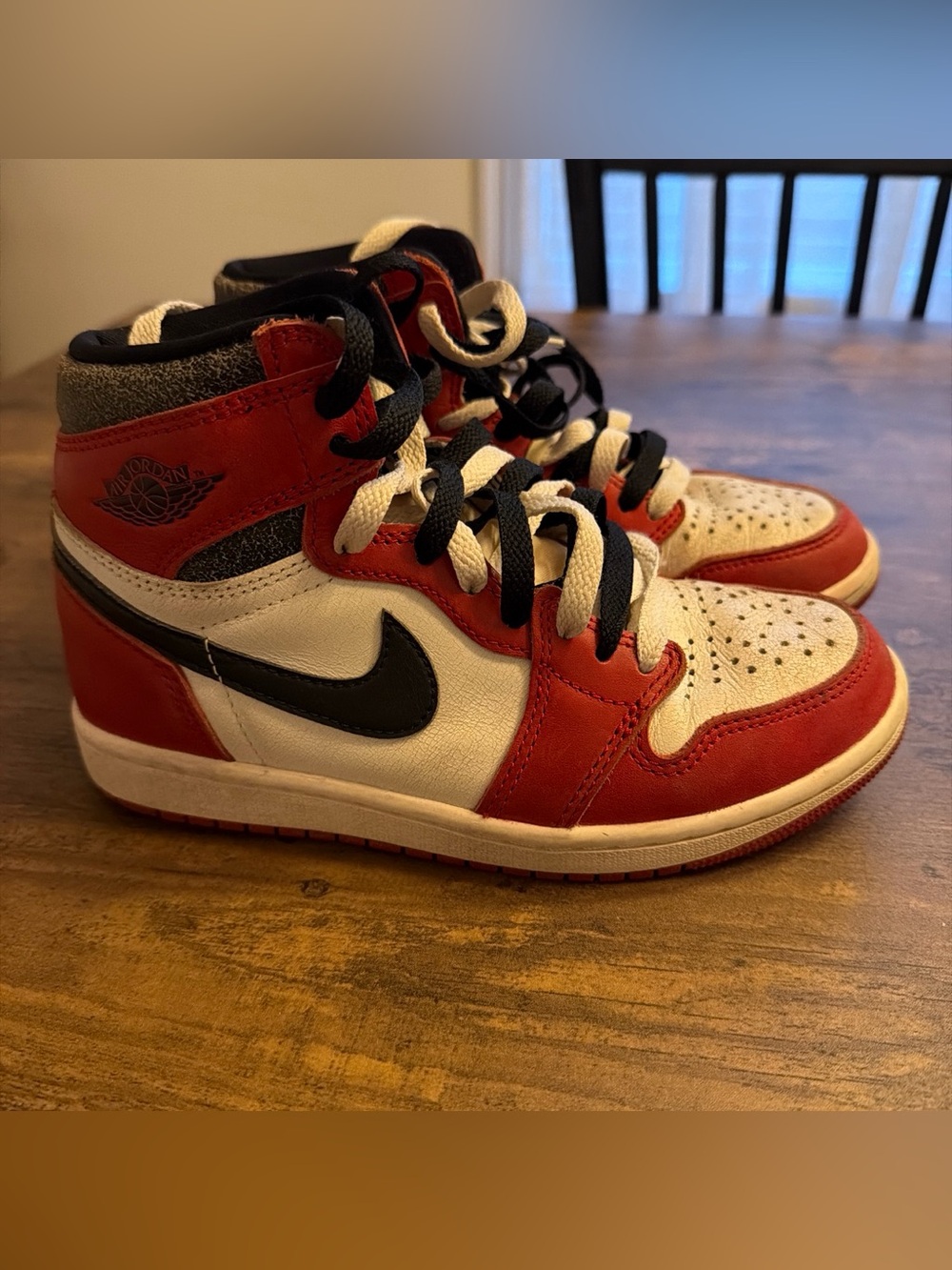 Jordan 1 Retro High OG
Chicago Lost and Found (GS)